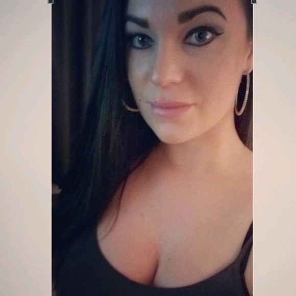 Welcome to my Closet - Picture 4 of 8